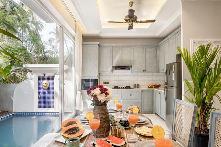 Dining area image 2