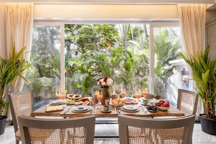Dining area image 1