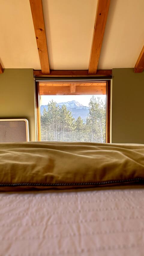 Cozy alpine chalet, lake & ski