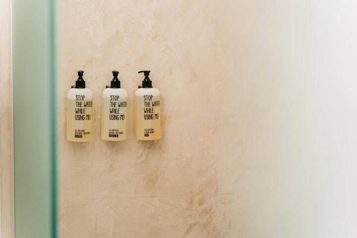 Beautiful Antwerp Holiday Home (up to 12 Guests) gallery image 3