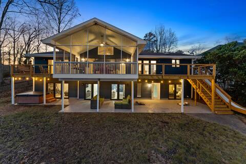 Fun Lake House! Arcade, Hot-Tub, Dock, Sleeps 20+
