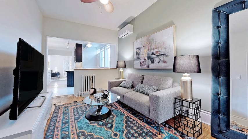 Monthly Rental 2 Bdrm Main Floor Unit Walk to UofT