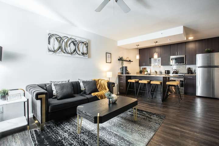 Mid-rise Luxury 1br W/ Carport & Match Ball Vibes - Overland Park, KS