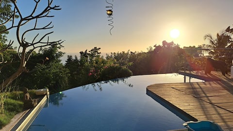 "Secre t Garden" 4 bedroom villa up to 11 people