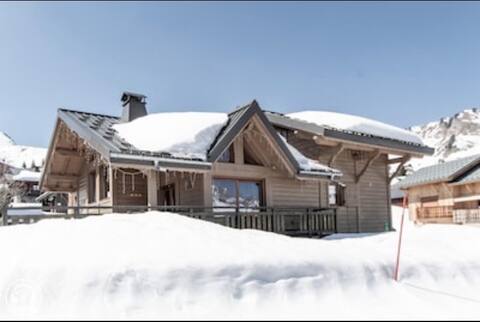 Chalet 14p Jacuzzi Sauna bord de pistes