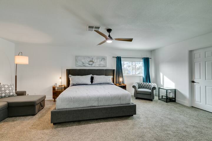 Vegas Oasis: Pool, Hot Tub, Near Strip & Stadiums gallery image 5