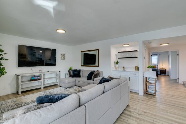 Vegas Oasis: Pool, Hot Tub, Near Strip & Stadiums gallery image 3