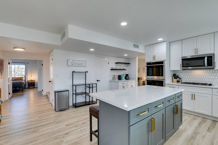 Vegas Oasis: Pool, Hot Tub, Near Strip & Stadiums gallery image 4