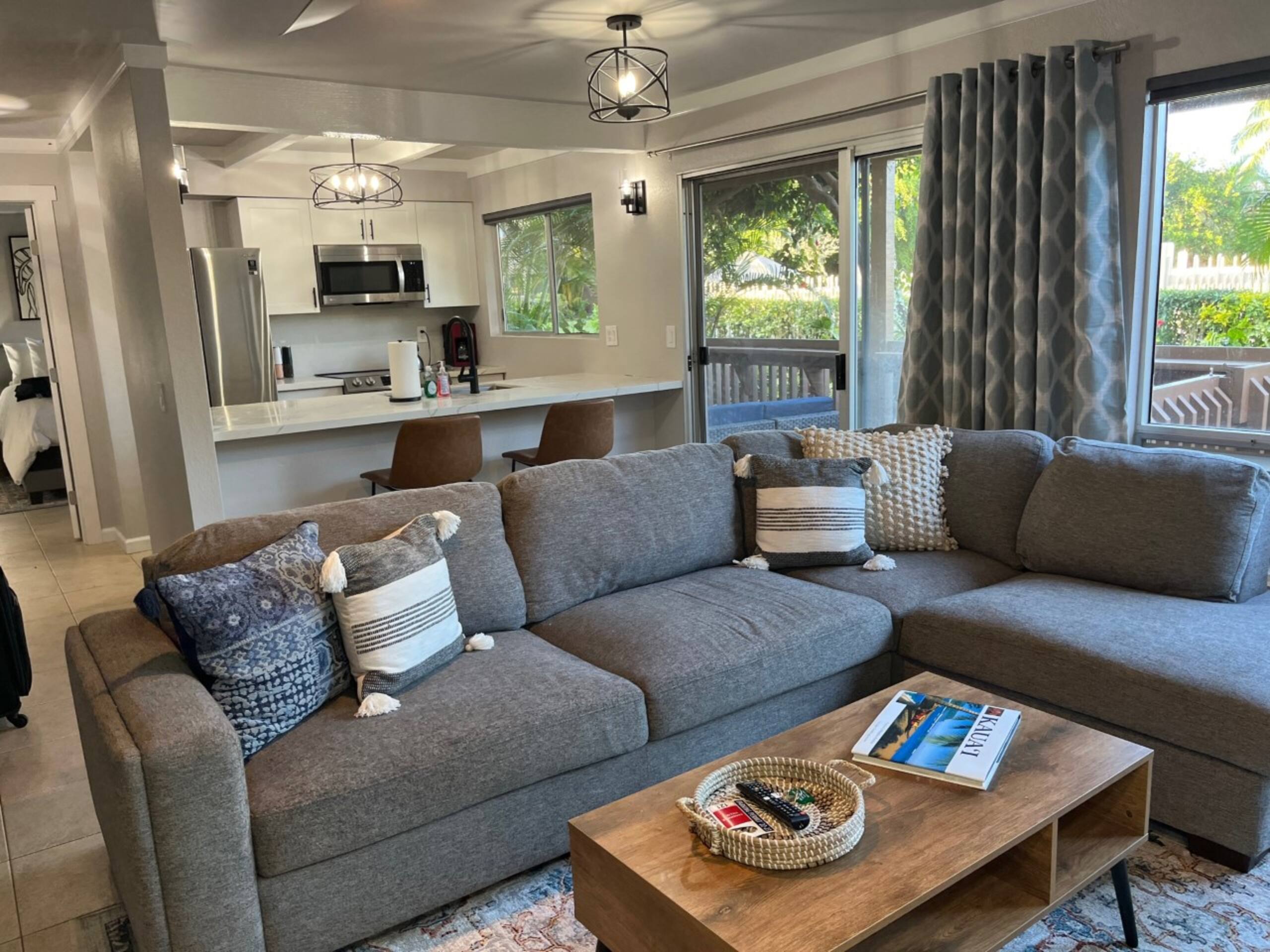 Newly Renovated Condo with Pool! - Image 3