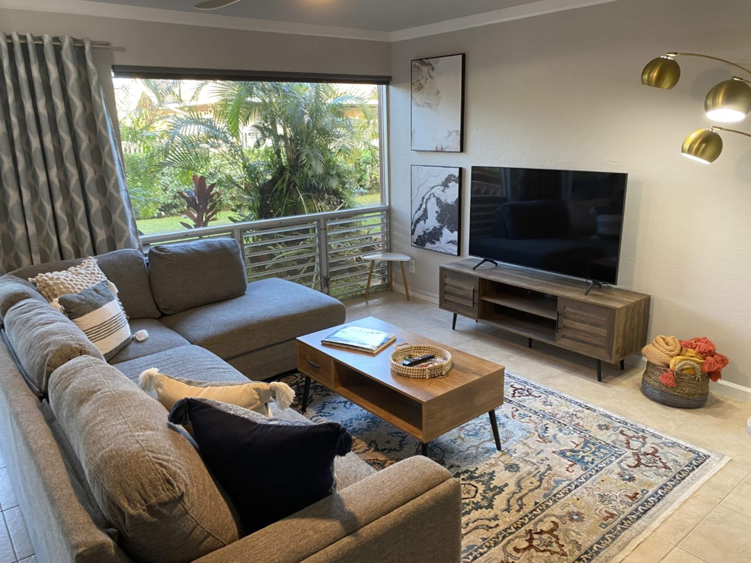 Newly Renovated Condo with Pool! - Image 4