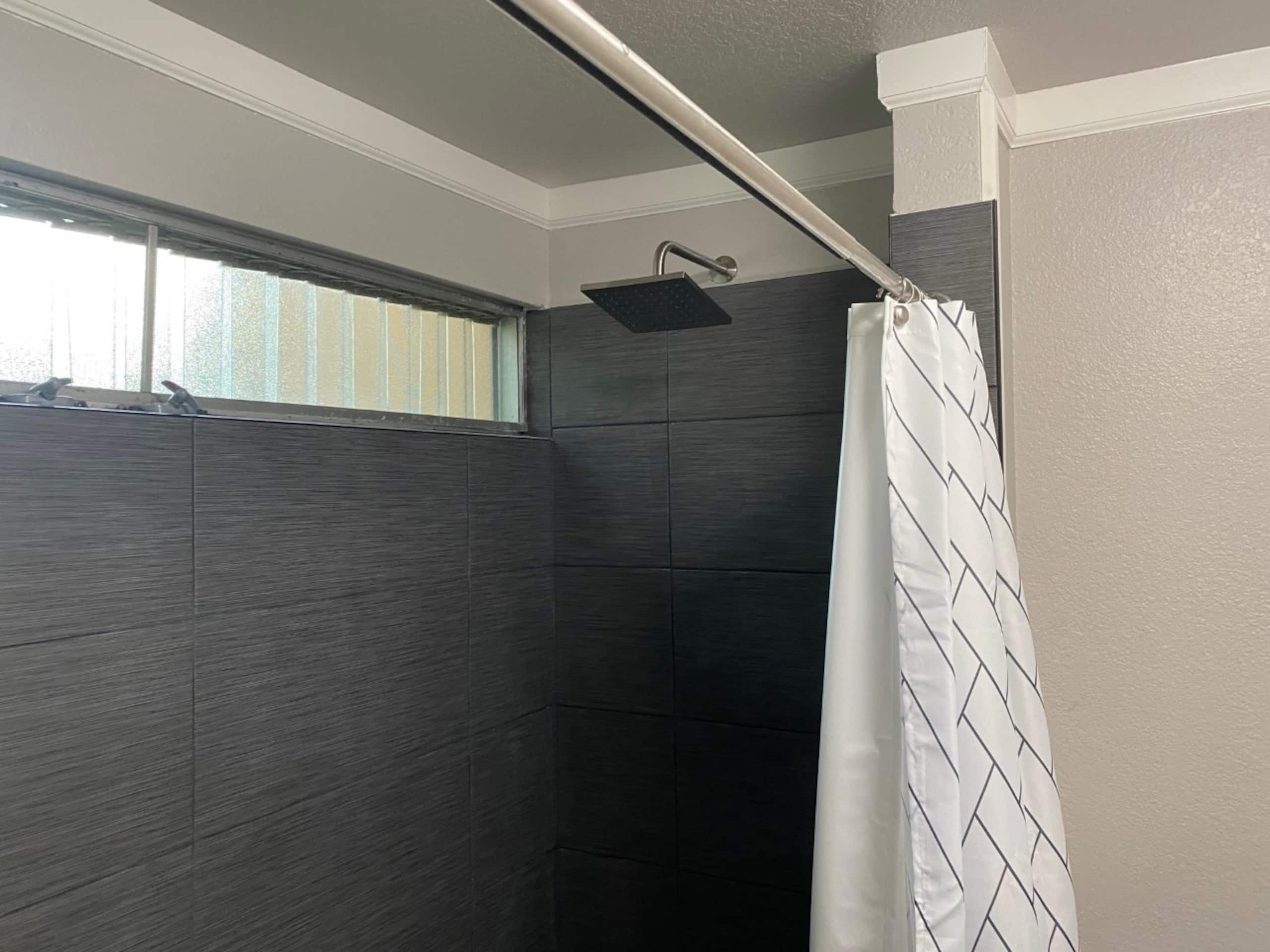 Newly Renovated Condo with Pool! - Image 10