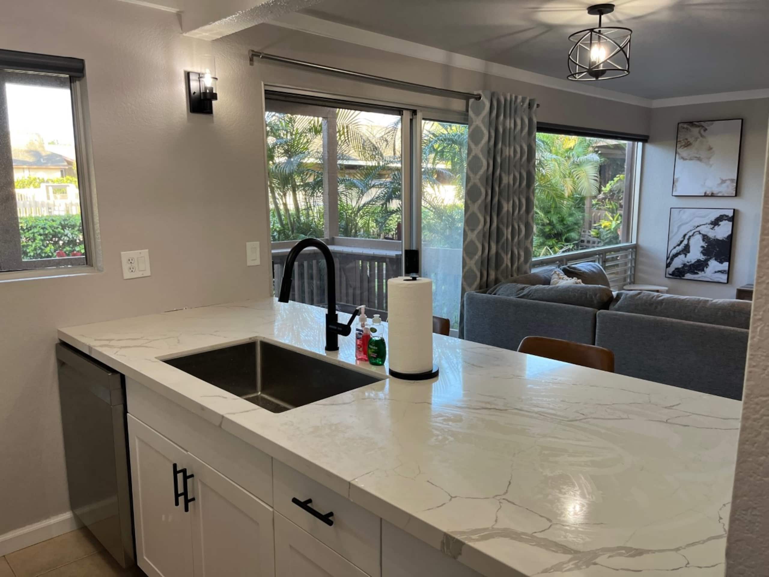 Newly Renovated Condo with Pool! - Image 6