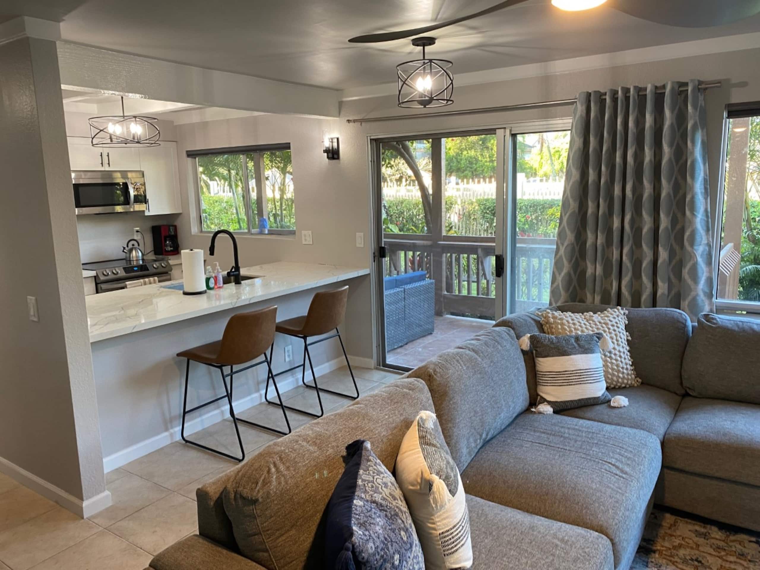 Newly Renovated Condo with Pool! - Image 2