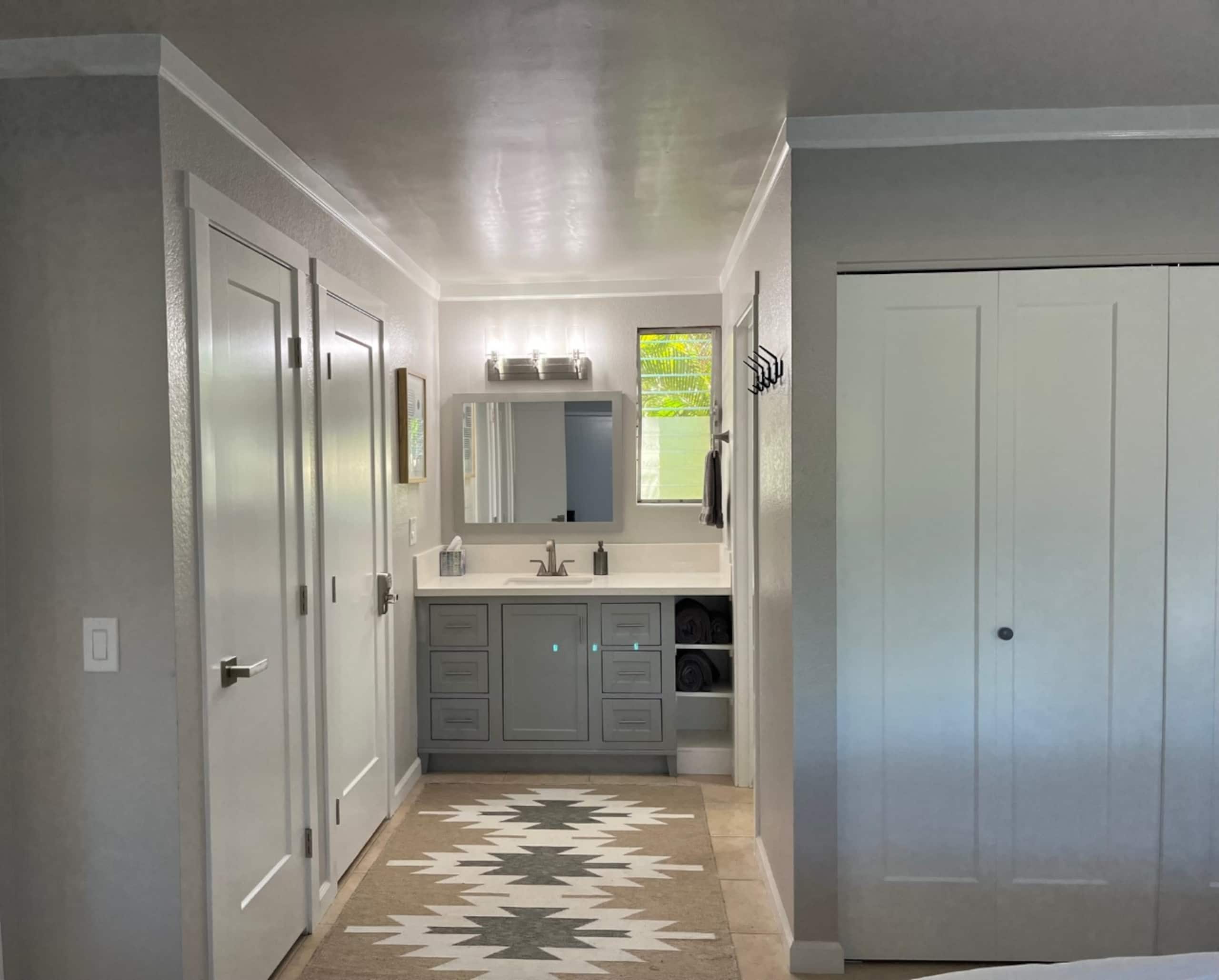 Newly Renovated Condo with Pool! - Image 15