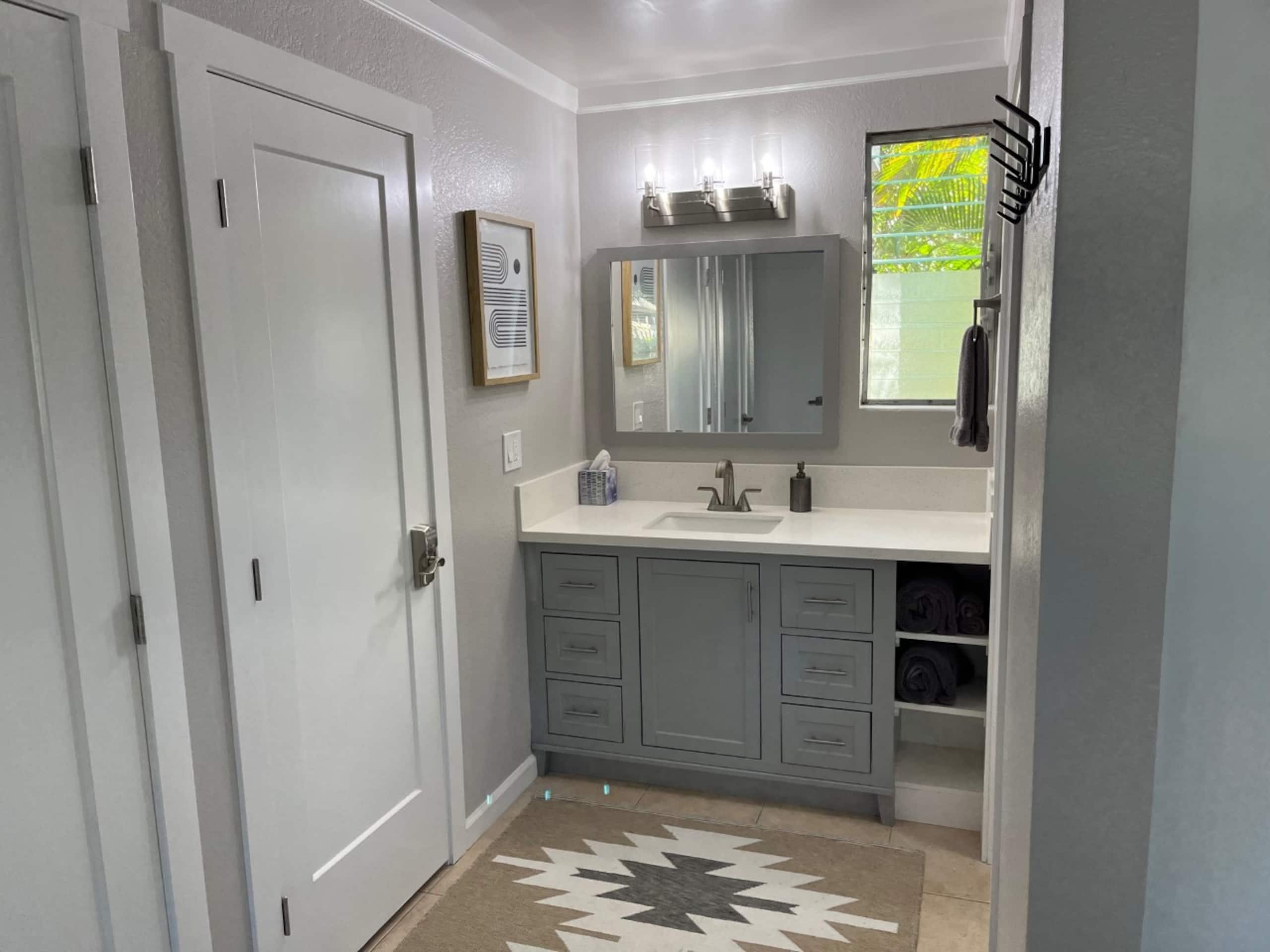 Newly Renovated Condo with Pool! - Image 9