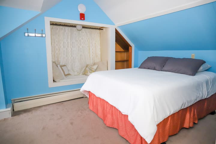 UPPER West Room 