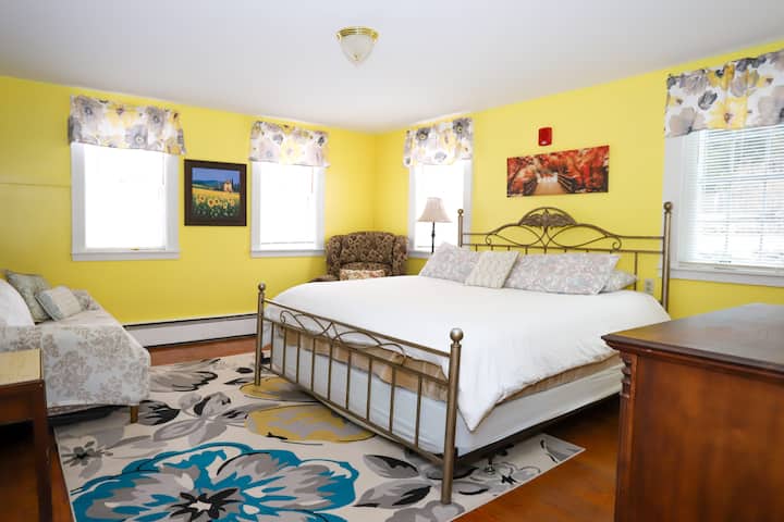 Courtyard North King Suite