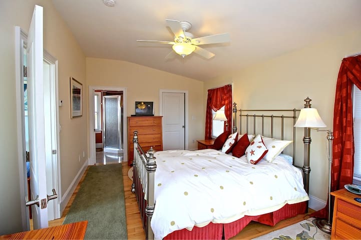 Luxury Beach House, Easton Point gallery image 2