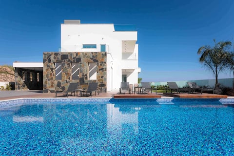 Sea Pearl Villa Breeze: Private Family Villa