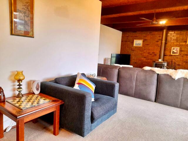 Mountain View home in Warburton gallery image 3