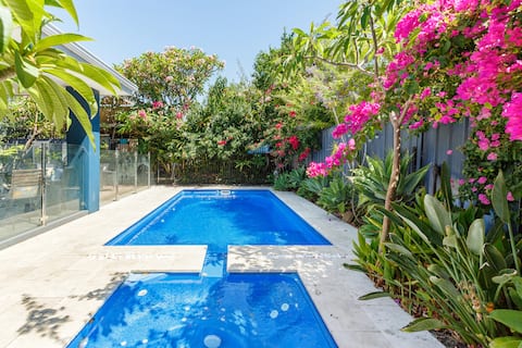 Hilton home with pool minutes to beach & Fremantle