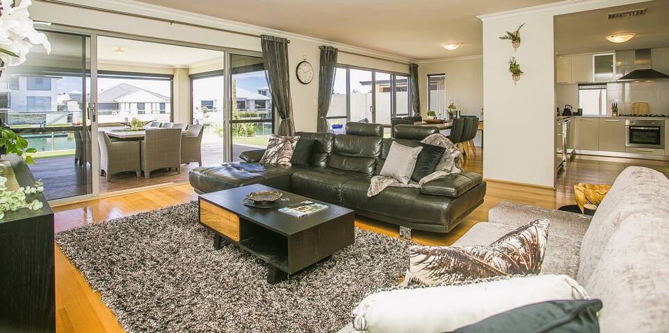 2 Luxury Canal Holiday Homes – Sleep 28 gallery image 2