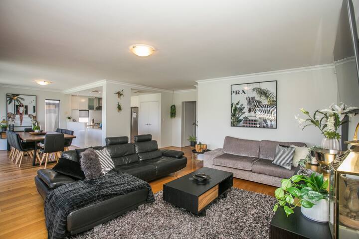 2 Luxury Canal Holiday Homes – Sleep 28 gallery image 5