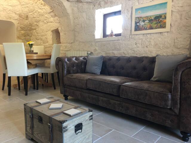 3 bedroom trullo, large pool & hot tub gallery image 2