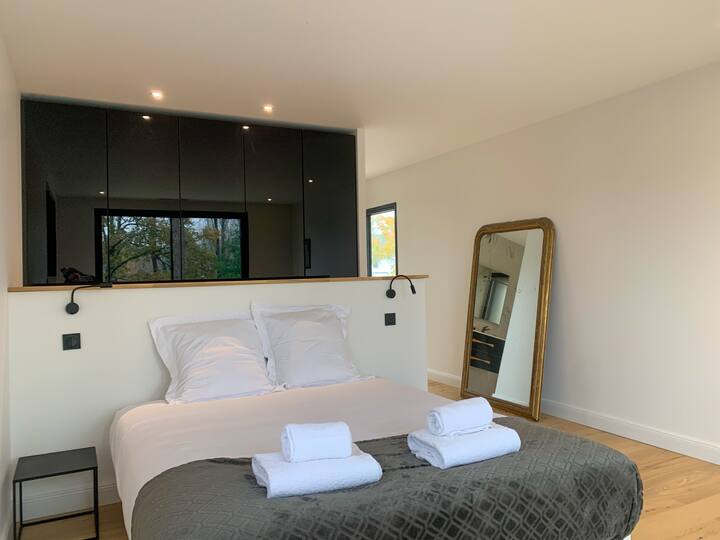 ห้องสวีทใหญ่พร้อมห้องน้ำและห้องแต่งตัว