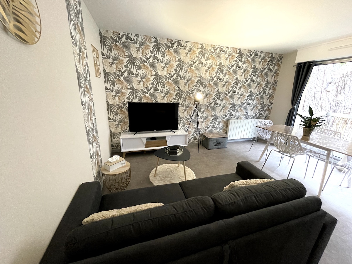 Successful Airbnb property: At the Little Theater, Cozy apartment in the city center in Boulogne Sur Mer