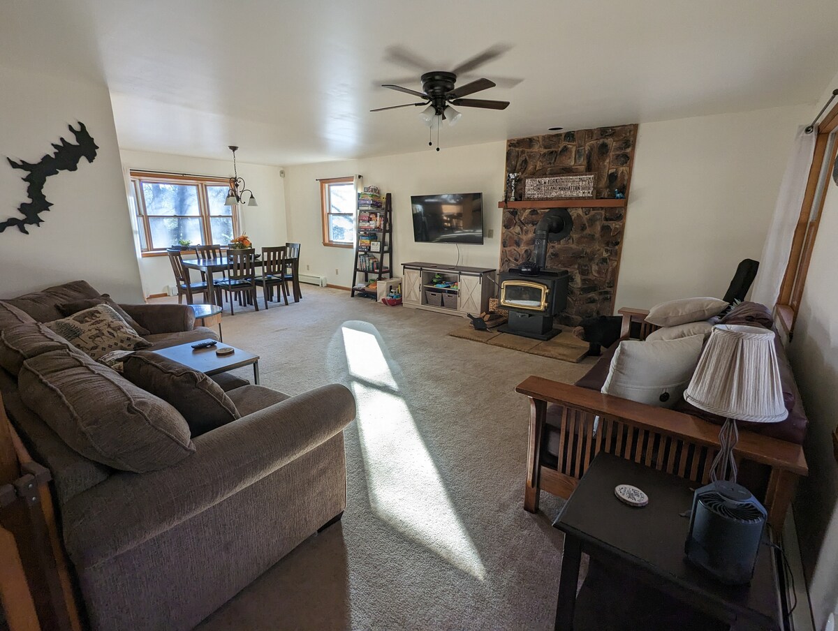 Дневна соба со удобни каучи