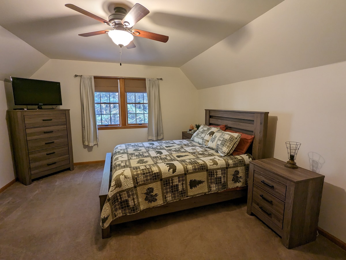 Спална соба бр. 2 - брачен кревет (широк 180-220 см)