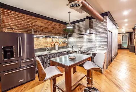 Luxury 2 BR 2 Bath Downtown Double Condo