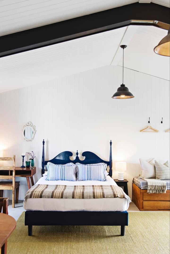 Property 2 (The Garden Shed) -  Additional Studio located next to the main house leads out to the gardens, pool area and entertaining space.