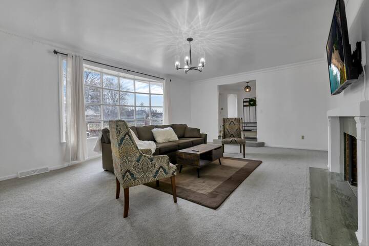 Spacious, Modern, Healing Home gallery image 2