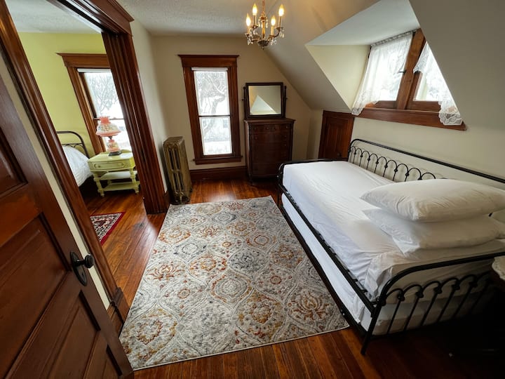 Daybed room 2 with trundle that converts to a king