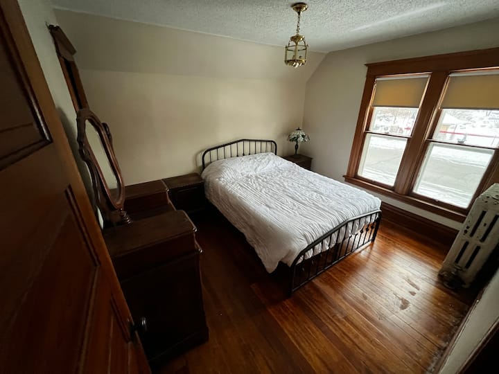 Bedroom 3 overlooks park, queen bed