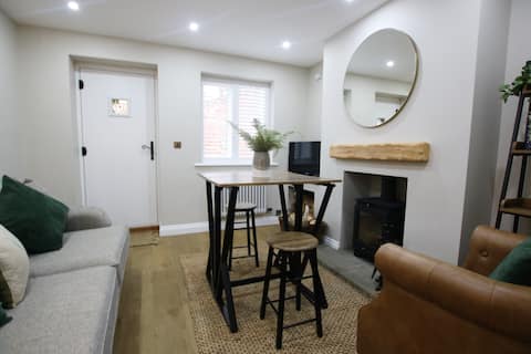 Top Airbnb: Pepperpot cottage in Holt