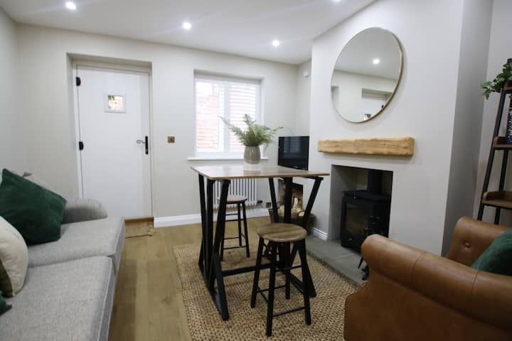 Pepperpot Cottage - Holt