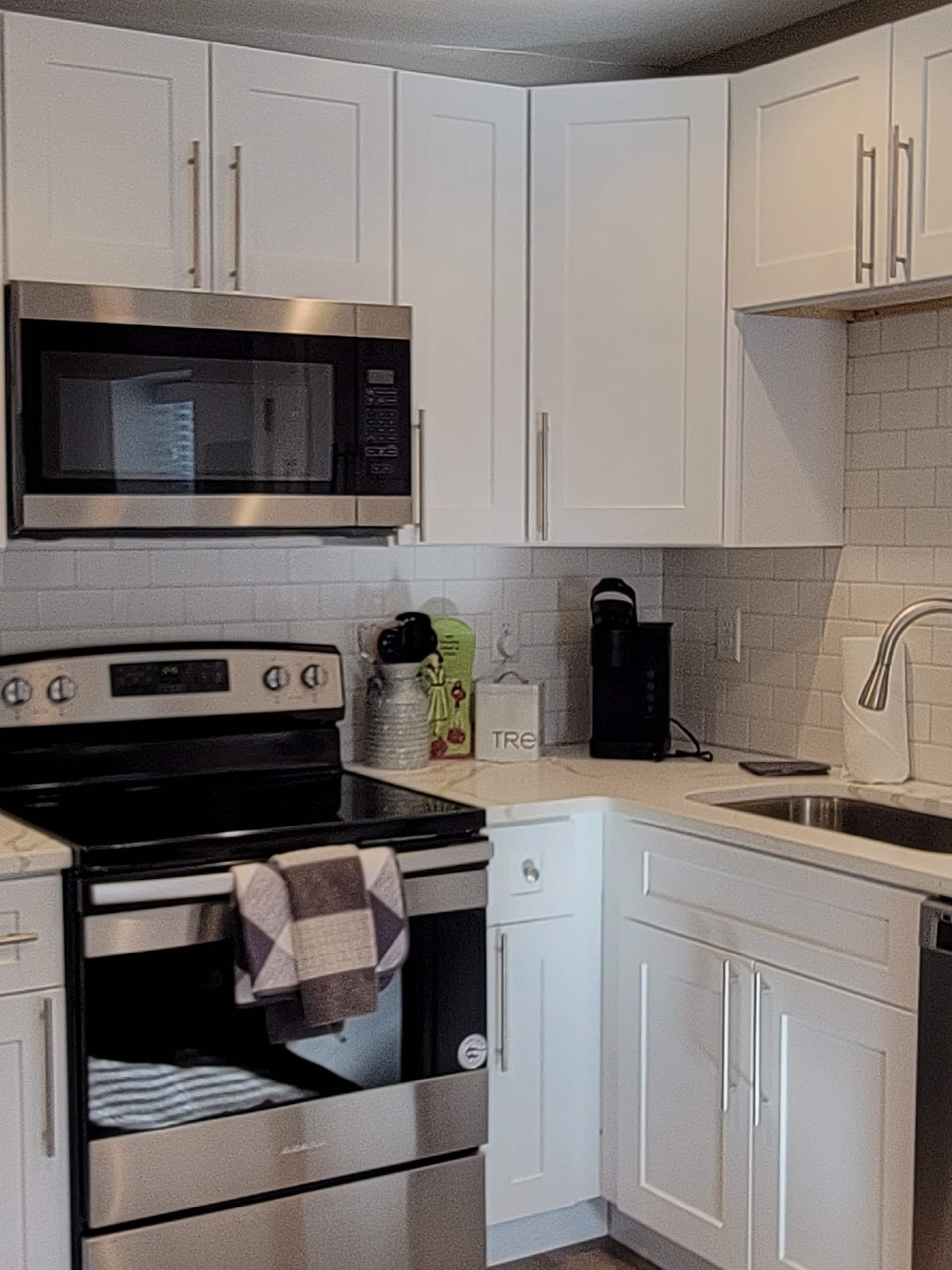 Brighton 1BR Escape | Kitchen, Workspace & Parking