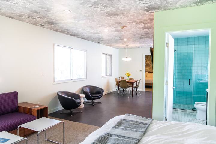 Mayor’s Suite @ South Wind Motel gallery image 4