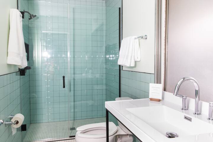 Mayor’s Suite @ South Wind Motel gallery image 5