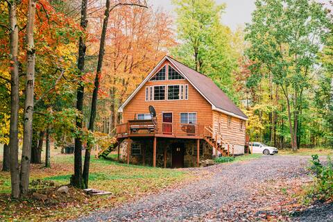 Cabin w\ Hot Tub, 10 mins from Roost Event Center