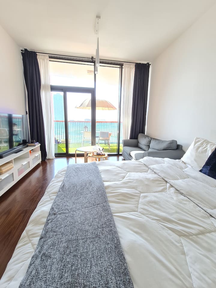 Modern Studio | Balcony | 1gbps Wi-fi | Parking - 杜拜