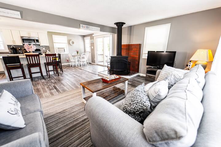 Walk to the beach. Huge beach house gallery image 2