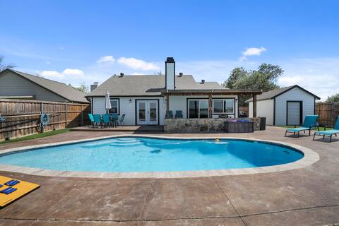 Newly Remodeled Lake House w/ Pool