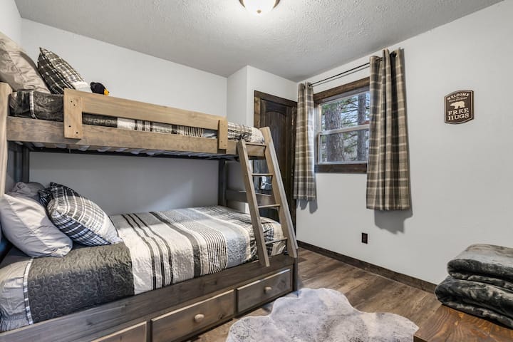 حتى الأسرّة بطابقين لدينا بها فرشات عالية الجودة!