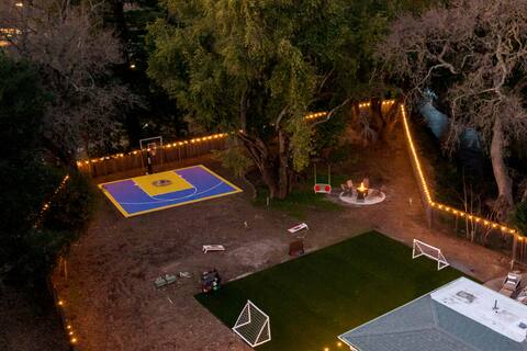 Play Paradise – Hot Tub, Bball, Arcades, P Tables