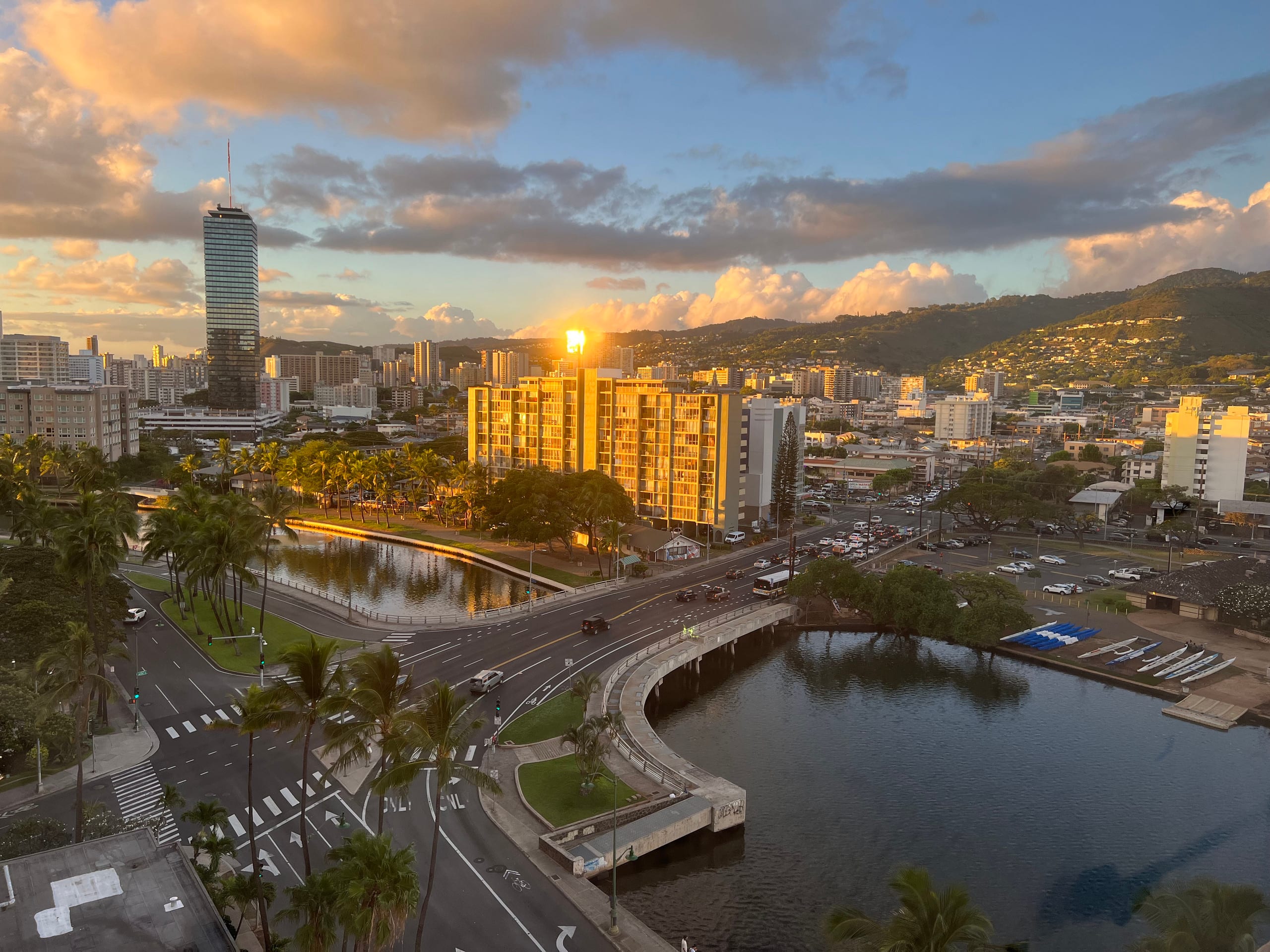 Condo in Honolulu · ★4.81 · Studio · 1 bed · 1 private bath - Image 2