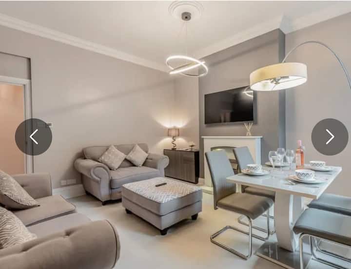Stylish Beach Town Apartment - Bournemouth
